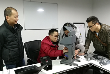 剛果一采礦公司購(gòu)買小型臺(tái)式光譜儀在儀德公司培訓(xùn)成功案例